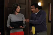 Kevin (Kal Penn, r.) kann nicht fassen, dass sich Robin (Cobie Smulders, l.) in Teds Date einmischt ...