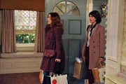 Robin (Cobie Smulders, r.) kann nicht fassen, dass Lily (Alyson Hannigan, l.) und Marshall nach Long Island ziehen wollen und versucht dies zu verhindern ...