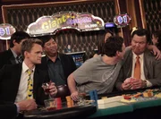 Erleben einen ganz besonderen Roadtrip: Marshall (Jason Segel, 2.v.r.) und Barney (Neil Patrick Harris, l.) ...