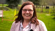 Andrea aus Senftenberg. Die 53-J&auml;hrige leidet heute noch unter der Traumatisierung durch die Wochenkrippe. Sie m&ouml;chte, dass das Leid der ehemaligen Wochenkrippenkinder ernst genommen wird.