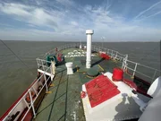 Ab 1965 nutzen Musikproduzenten Radio Caroline und bringen Bands wie Queen oder Fleetwood Mac unter die Leute, die auf der BBC damals nicht gespielt wurden.