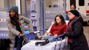 Chicago Med Staffel 8 Folge 12 Sie versorgen das Opfer einer Fahrerflucht: Marlyne Barrett als Maggie Lockwood, S. Epatha Merkerson Sharon Goodwin