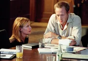 Karen (Katharina B&ouml;hm) bittet Christoph (Stephan Kampwirth), sich nicht von ihr scheiden zu lassen.