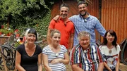Mauro und S&uuml;kr&uuml; helfen Hans und Anne-Kathrin. Nach der Schlie&szlig;ung ihres Reiterladens, lagert das alte Inventar auf dem gro&szlig;en Familienhof. Ein riesiges Chaos, das oft zu Streitereien f&uuml;hrt. Das Tr&ouml;deltrupp-Team gibt alles f&uuml;r das Ehepaar.