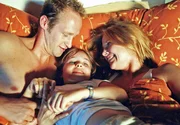 Karen (Katharina B&ouml;hm) f&uuml;hrt mit ihrem Mann Christoph (Stephan Kampwirth) und der gemeinsamen sieberj&auml;hrigen Tochter Kim (Leslie-Vanessa Lill) ein harmonisches Familienleben.