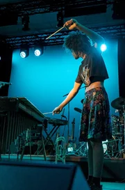 Frei von Genre und Vorgaben miteinander musizieren: In Monheim n&auml;hern sich Musiker und Musikerinnen verschiedenster Richtungen, von Klassik &uuml;ber freie Improvisation bis Techno, einander an.