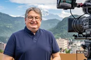 Dokumentiert seit 33 Jahren mit seiner Kamera das Alltagsleben in fernen L&auml;ndern &ndash; der MDR-Filmemacher Thomas Junker.