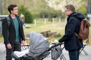 Ben (Philipp Danne, l.) hat v&ouml;llig vergessen, dass die Kita seiner Tochter geschlossen hat. Da muss Elias (Stefan Ruppe, r.) seine Qualit&auml;ten als Kinderbetreuer unter Beweis stellen.