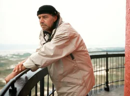 Dr. Jens Groote (Christian Kohlund) ist ein naturverbundener Umweltsch&uuml;tzer, der sich in die Abgeschiedenheit einer Nordseeinsel zur&uuml;ckgezogen hat.