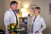 Chef&auml;rztin Kathrin Globisch (Andrea Kathrin Loewig) hat ein Konzept zur Beantragung von Forschungsgeldern f&uuml;r ihr Spezialgebiet der Schmerztherapie vorgelegt. Klinikleiter Dr. Roland Heilmann (Thomas R&uuml;hmann) bef&uuml;rwortet dieses und auch Sarah Marquardt ist einverstanden. Der Haken: In anderen Abteilungen m&uuml;ssen daf&uuml;r Betten gek&uuml;rzt werden. Auch die Gef&auml;&szlig;chirurgie ist betroffen, das Fachgebiet ihres gemeinsamen Freundes Dr. Martin Stein. Sowohl Kathrin als auch Roland wissen, dass das kein leichtes Gespr&auml;ch mit Martin wird.
