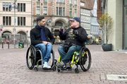 Tan Caglar und Jan Reicherdt (rechts) im Gespr&auml;ch.
