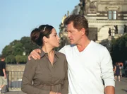 ARD BR+CKE ZUM HERZEN, Deutschland 2005, Regie Martin Gies, am Freitag (13.05.05) um 20:15 Uhr und am Dienstag (17.05.05) um 10:30 Uhr im Ersten. Langsam erkennt Karen (Simone Thomalla), dass sie mehr fYr Simon (Miroslav Nemec) empfindet, als nur berufliches Interesse. &copy; ARD Degeto/Anngret Plehn - honorarfrei, Verwendung nur im Zusammenhang mit o. g. Sendung bei Nennung Bild: "ARD Degeto/Anngret Plehn" (S 2), Programmplanung und Presse (069) 1509-334 oder -335