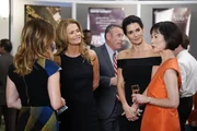 V.l.: Maura Isles (Sasha Alexander), Schriftstellerin Samantha Caspary (Serena Scott Thomas), Jane Rizzoli (Angie Harmon), Schriftstellerin Tess Gerritsen