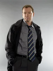 (1. Staffel) - Der gerade in den Polizeidienst zur&uuml;ckgekehrte Danny Reagan (Donnie Wahlberg) ist ein erfahrener Cop, der auch schon mal vor dubi&ouml;sen Taktiken nicht zur&uuml;ckschreckt, um ein Fall zu l&ouml;sen.