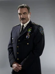 (1. Staffel) - Schon sein Vater Henry hatte den Job als New Yorker Polizei Chef ehe er in Ruhestand ging. F&uuml;r Frank (Tom Selleck) ist es eine Ehre, in seine Fu&szlig;stapfen treten zu k&ouml;nnen ...