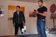 Clinton Skye (Nathaniel Arcand, l.); Kenny Crosby (Kellan Lutz, r.)
