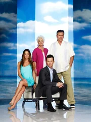 4. Staffel: (v.l.) Fiona Glenanne (Gabrielle Anwar), Madeline Westen (Sharon Gless), Michael Westen (Jeffery Donovan) und Sam Axe (Bruce Campbell). 4. Staffel: (v.l.) Fiona Glenanne (Gabrielle Anwar), Madeline Westen (Sharon Gless), Michael Westen (Jeffery Donovan) und Sam Axe (Bruce Campbell).