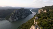 Die Schlucht des Eisernen Tors, einer der imposantesten Flussdurchbr&uuml;che Europas an der Grenze zwischen Rum&auml;nien und Serbien.