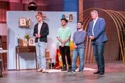 V.l.: Robert Gühne, Chris Walter, Daniel Böber und Jürgen Burkert präsentieren den digitalen Medikamente Spender Anabox smart. Sie erhoffen sich ein Investment von 180.000 Euro für 15 Prozent der Firmenanteile. V.l.: Robert Gühne, Chris Walter, Daniel Böber und Jürgen Burkert präsentieren den digitalen Medikamente Spender Anabox smart. Sie erhoffen sich ein Investment von 180.000 Euro für 15 Prozent der Firmenanteile.