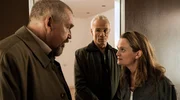 Sonja Schenk (Natalie Spinell) nimmt ihren Freund Karim in Schutz - auch gegen ihren Vater Freddy Schenk (Dietmar B&auml;r, l) und dessen Kollegen Max Ballauf (Klaus J. Behrendt).