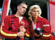Not&auml;rztin Dr. Gabriele Kollmann (Anja Freese) und Sanit&auml;ter Ralf Staller (Wolfgang Krewe) sind immer im Einsatz.