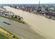 In Mannheim m&uuml;ndet der Neckar in den Rhein.