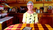 Gerda Eberl an ihrem Arbeitsplatz in der K&uuml;chen