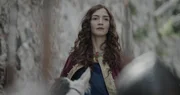 K&ouml;nigin Konstanze von Sizilien (Alessia Guerrieri) wird von ihrem Gegenspieler Walter von Pagliara (Alessandro Cremona) festgehalten.