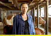 Katharina Stolz (Katharina Leonore Goebel) will die Bewirtschaftung des Bauernhofes alleine stemmen.