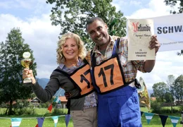 Die b&auml;uerlichen M&uuml;hen von Elli (Jutta Speidel) und Raymond (Christofer von Beau) werden mit einem Preis belohnt.