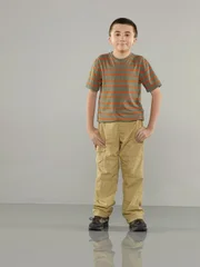 (4. Staffel) - Er ist intelligent und gebildet, hat aber Probleme sich mit anderen Kindern anzufreunden: Brick (Atticus Shaffer) ... (4. Staffel) - Er ist intelligent und gebildet, hat aber Probleme sich mit anderen Kindern anzufreunden: Brick (Atticus Shaffer) ...