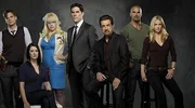 L-R: Dr. Spencer Reid (Matthew Gray Gubler), Emily Prentiss (Paget Brewster), Penelope Garcia (Kirsten Vangsness), Aaron Hotch (Thomas Gibson), David Rossi (Joe Mantegna), Derek Morgan (Shemar Moore) und Jennifer Jareau (A.J. Cook).