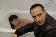 Als Semir (Erdogan Atalay) und Chris in dem Motel eintreffen, ist das Drogengeld fort und Karla (Jana Thies) tot!