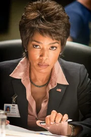 Lynne Jacobs, Leiterin des Secret Service (Angela Bassett).