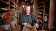 Fr&uuml;her Heimarbeit, heute nur noch zu Schauzwecken- Stefan Appel aus Hamburg beim Zigarrenmachen