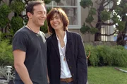 David (Jason Isaacs, l.) und Christine (Catherine Keener, r.) sind erfolgreiche Drehbuchautoren.