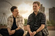 Zwischen Paul Raue (Paul Zichner, l.) und Patrick Köster (Johannes Kienast, r.) entwickelt sich eine Freundschaft. Zwischen Paul Raue (Paul Zichner, l.) und Patrick Köster (Johannes Kienast, r.) entwickelt sich eine Freundschaft.