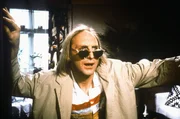 Vor seiner großen Reise nach Florida übt Otto (Otto Waalkes) schon einmal, wie man richtig cool ist ... Vor seiner großen Reise nach Florida übt Otto (Otto Waalkes) schon einmal, wie man richtig cool ist ...