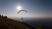 Paraglider Simon Oberrauner beim Abflug vom Sch&ouml;ckl