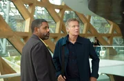 Alain (Franck Dubosc) sucht Rat bei seinem Freund und Orchester-Kollegen Erwan (Youssef Hajdi, l.).