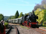 Bundenthaler Dampf-Sonderzug im Bahnhof Bundenthal-Rumbach im Dahner Felsenland.