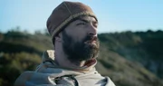 Roger I. (Sam Randazzo) blickt von Kalabrien nach Sizilien - die Insel, die er erobern wird.