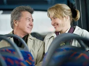 ARD LIEBE AUF DEN ZWEITEN BLICK (last chance harvey), USA 2008, Regie Joel Hopkins, am Dienstag (21.05.13) um 00:50 Uhr im Ersten. Zwei einsame Herzen, die sich gefunden haben: Die Flughafenangestellte Kate (Emma Thompson) und der Jingle-Komponist Harvey (Dustin Hoffman).