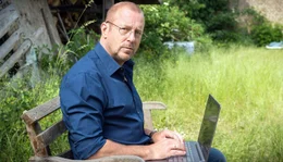 Nachdem seine Frau Susanne auf eine Ehepause besteht, leidet der Schriftsteller Max (Hein Ferch) unter einer Schreibblockade.