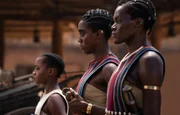 (v.li.): Nawi (Thuso Mbedu), Izogie (Lashanna Lynch), Amenza (Sheila Atim)