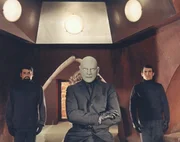 Der geniale Verbrecher Fantomas (Jean Marais, M.), der Mann mit den tausend Masken, hat sich eine neue, geniale Einkommensquelle ausgedacht: Er will die reichsten Leute der Erde zu einer Art '&Uuml;berlebenssteuer' verpflichten ...