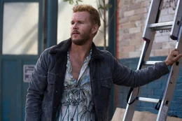 W&auml;hrend sein Bruder sich der Erforschung von St&uuml;rmen verschrieben hat, weigert sich der Mechaniker Breeze (Ryan Kwanten), erwachsen zu werden und hat mit einem Alkoholproblem zu k&auml;mpfen.