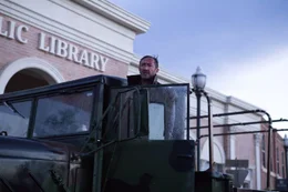 Eigentlich hatte sich Perkins (Ralph Ineson) seinen minuti&ouml;s geplanten Raubzug einfacher vorgestellt.