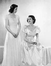 Die Prinzessinnen Margaret Rose (li.) und Elisabeth, 21. J&auml;nner 1947.