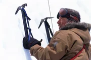 Letztendlich schlie&szlig;t sich der erfahrene Bergsteiger Montgomery Wick (Scott Glenn) doch noch der Rettungsexpedition an.